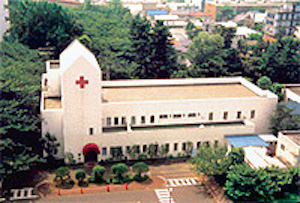 日本赤十字社医療センター附属乳児院の外観およびスマイリングホスピタルジャパンの活動の模様